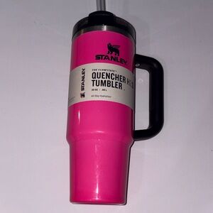 Stanley Quencher H2.0 Tumbler in Bright Pink